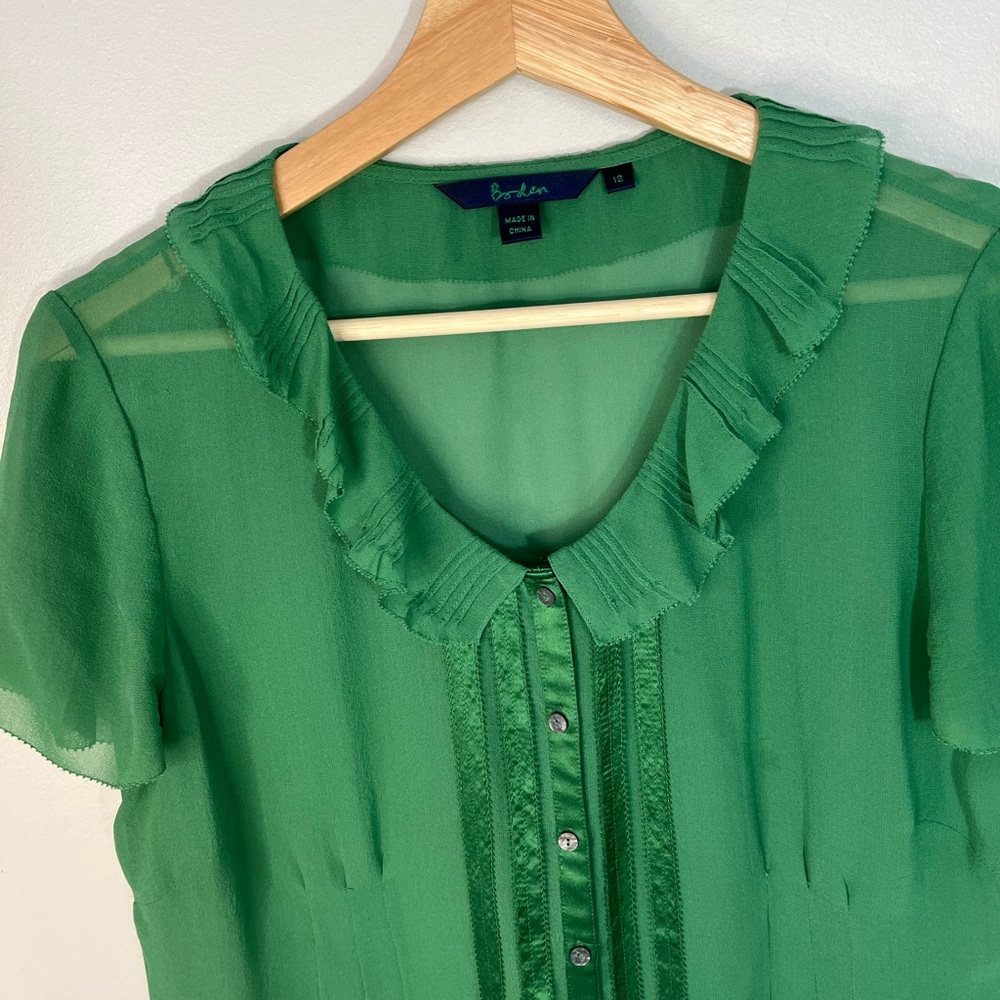 Boden Green Ruffled 100% Silk Blouse Short Sleeve semi Fitted Women’s 12 - Picture 2 of 11